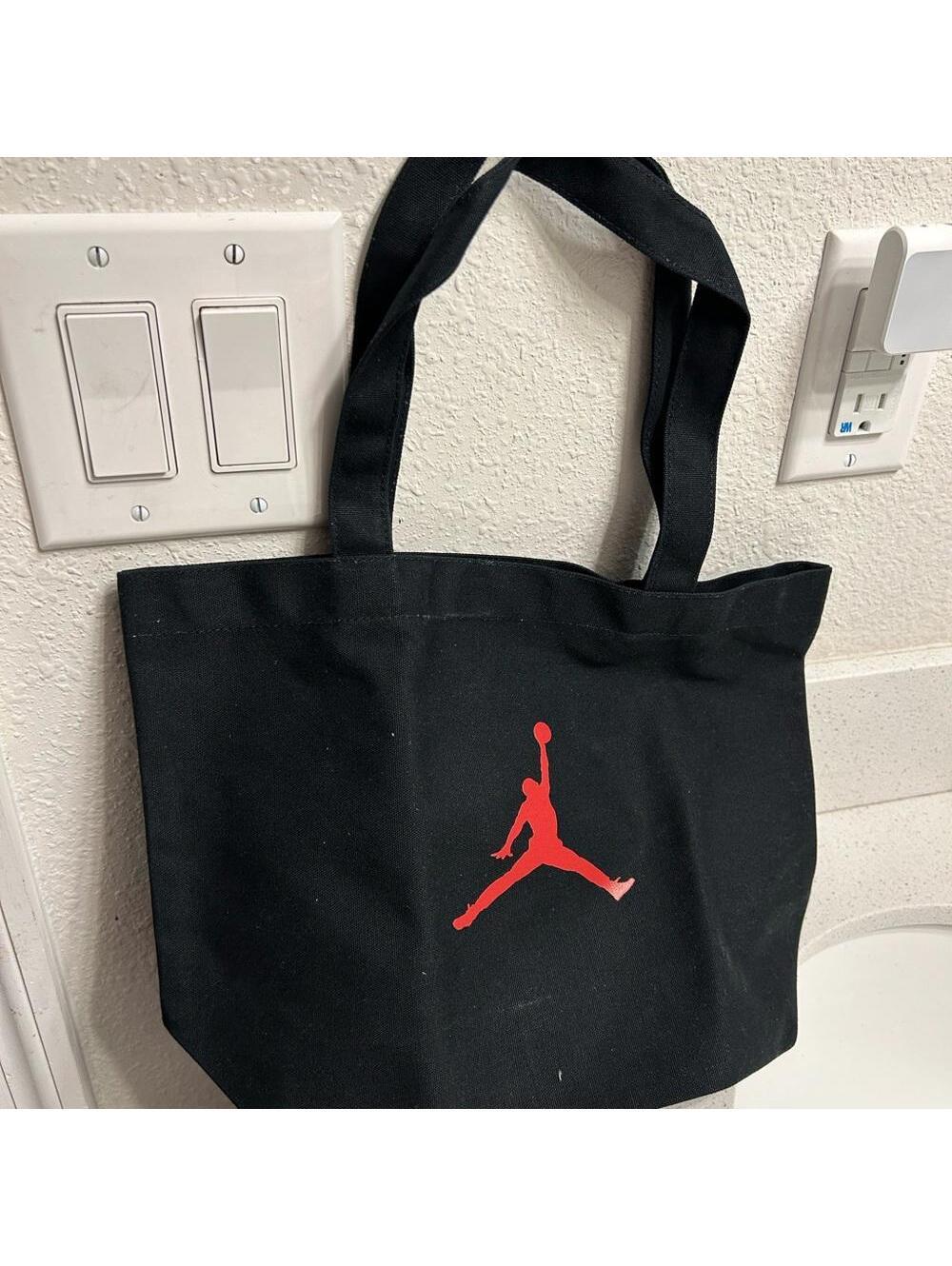 NEW Women's Air Jordan 1 Retro Hi OG ‘Satin Bred’ Hightop Tennis Shoes W/ BAG - Picture 8 of 9